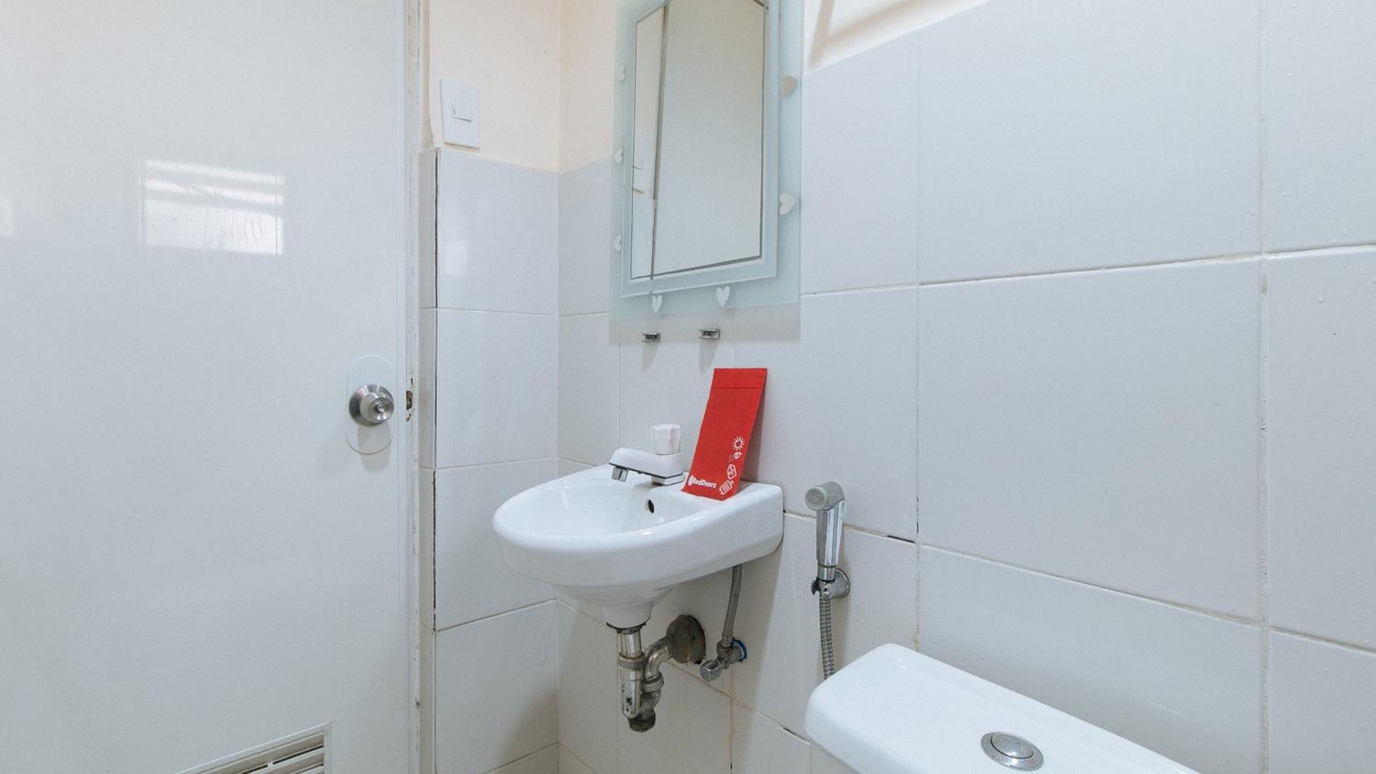 Reddoorz At V-Cat Apartelle Sampaloc Manille Extérieur photo