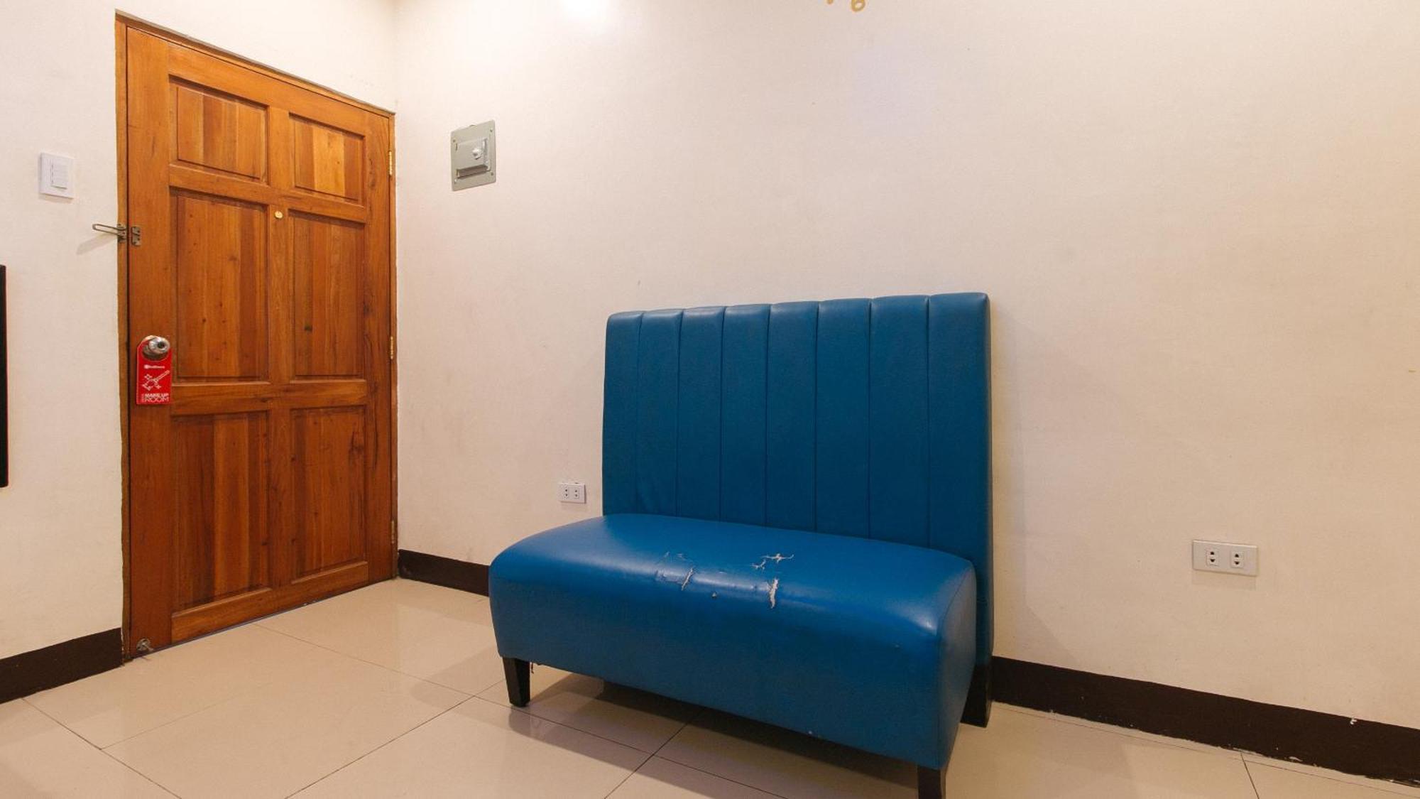 Reddoorz At V-Cat Apartelle Sampaloc Manille Extérieur photo