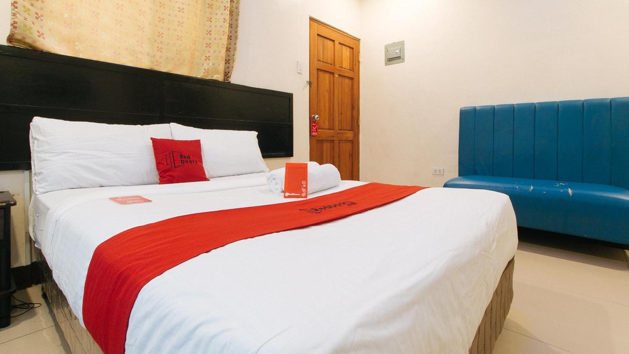 Reddoorz At V-Cat Apartelle Sampaloc Manille Extérieur photo