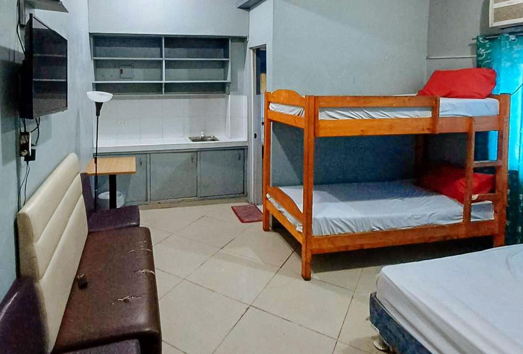 Reddoorz At V-Cat Apartelle Sampaloc Manille Extérieur photo