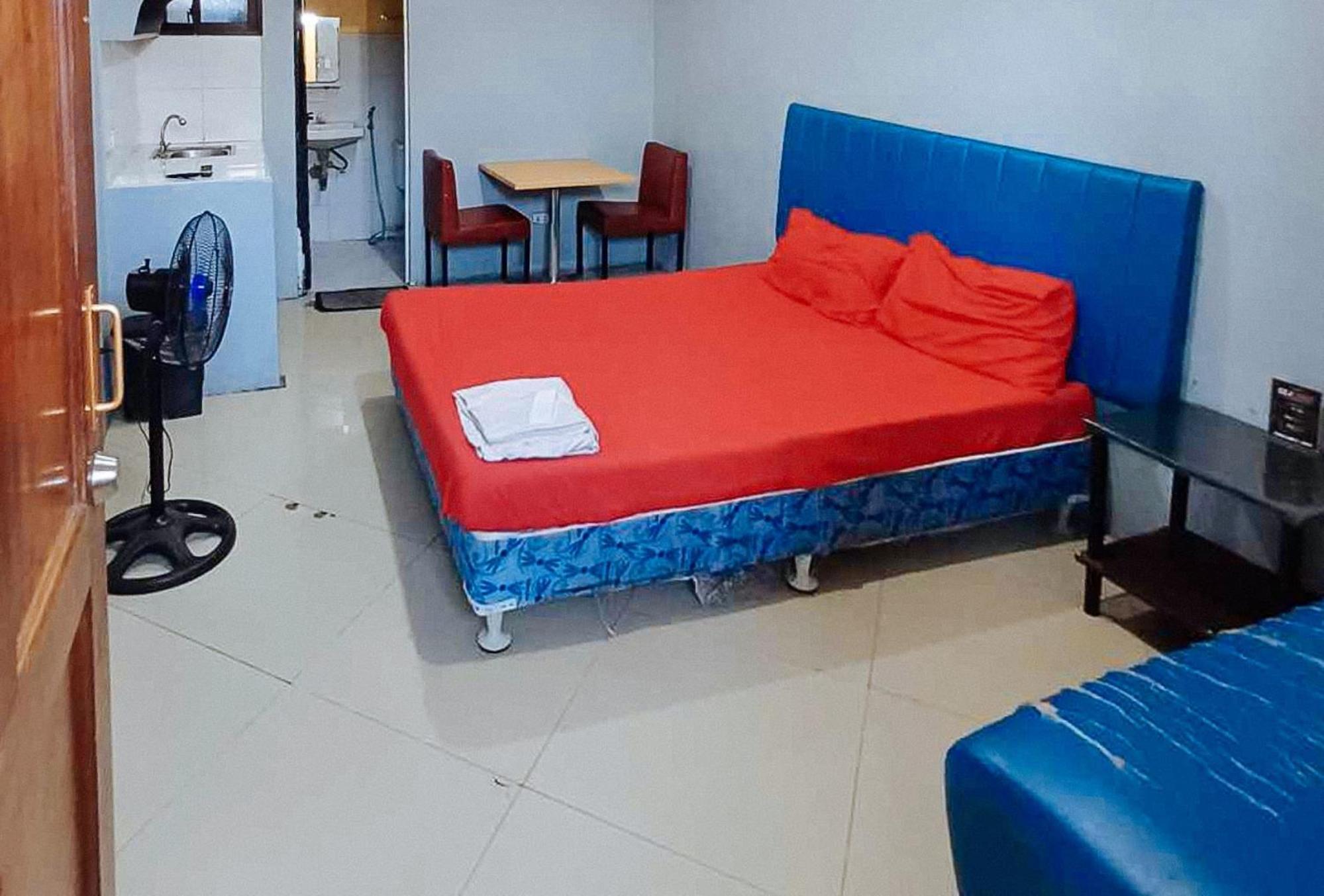 Reddoorz At V-Cat Apartelle Sampaloc Manille Extérieur photo