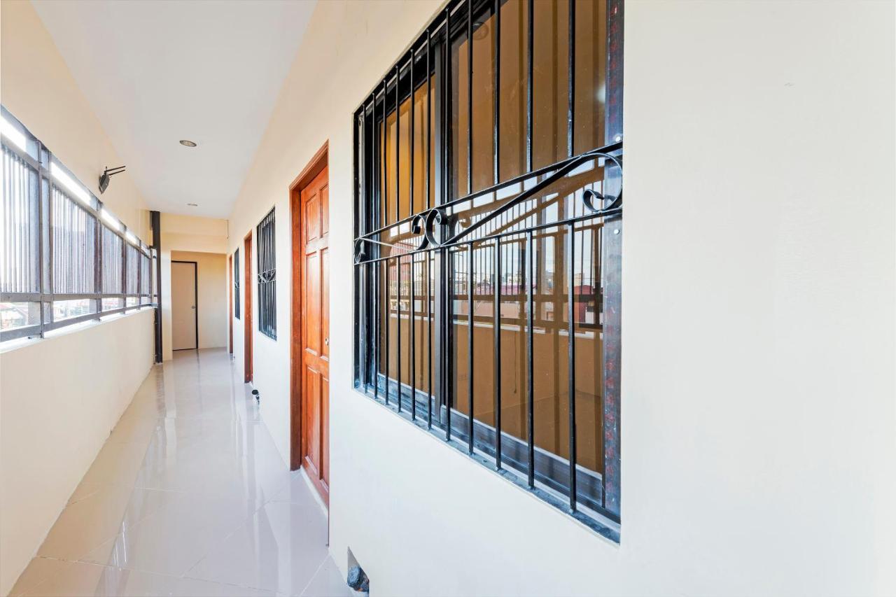 Reddoorz At V-Cat Apartelle Sampaloc Manille Extérieur photo